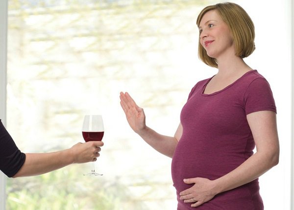 Uống các chất cồn khiến bạn có thể bị sinh non, bé sinh nhẹ cân, chậm trí não và những ảnh hưởng khác