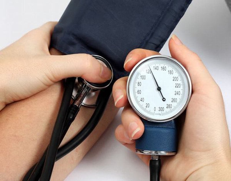 Hạ huyết áp là một trong những tai biến có thể gặp phải sau khi gây mê nội khí quản