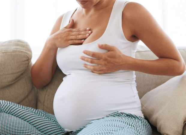 Ngực tiết chất trắng trong khi mang thai 16 tuần có sao không?