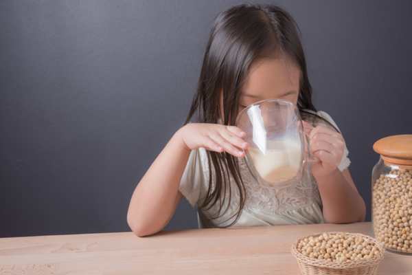Tuổi dậy thì uống sữa đậu nành có tốt không