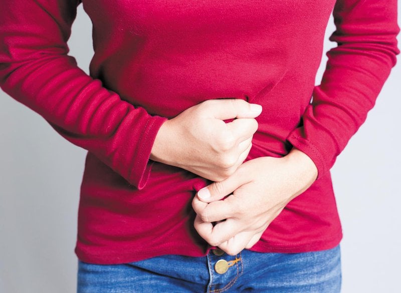 Đau bụng hạ vị có thể là triệu chứng của viêm lộ tuyến cổ tử cung.
