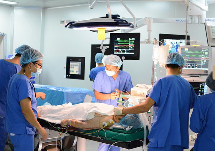 Chương trình đào tạo kỹ thuật thay van động mạch chủ qua ống thông tại Thái Lan