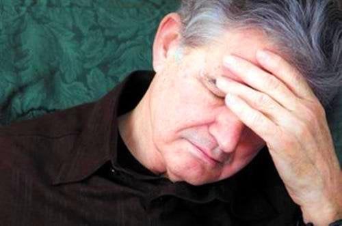 Đau đầu mất ngủ: Nỗi ám ảnh của người cao tuổi