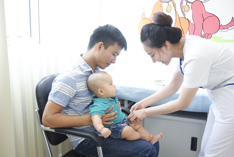 Tiêm vắc xin phòng sởi cho trẻ là biện pháp tốt nhất để phòng bệnh