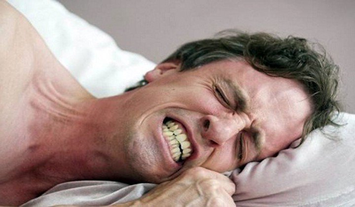 Nghiến răng khi ngủ ở người lớn