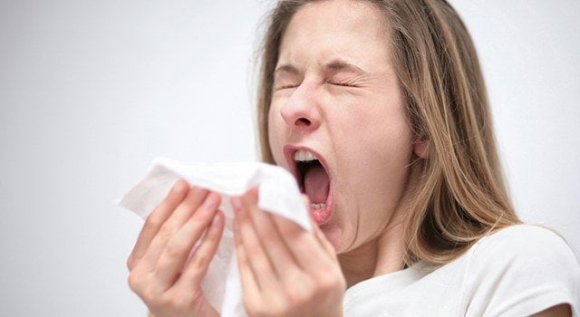 Các triệu chứng của cúm khác gì so với các triệu chứng cảm lạnh?
