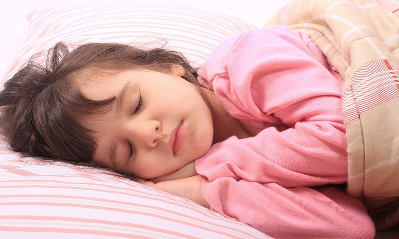 Trẻ thở khò khè khi ngủ