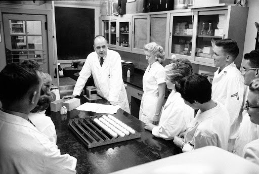 Vắc-xin sởi được phát triển bởi Maurice Hilleman và các đồng nghiệp
