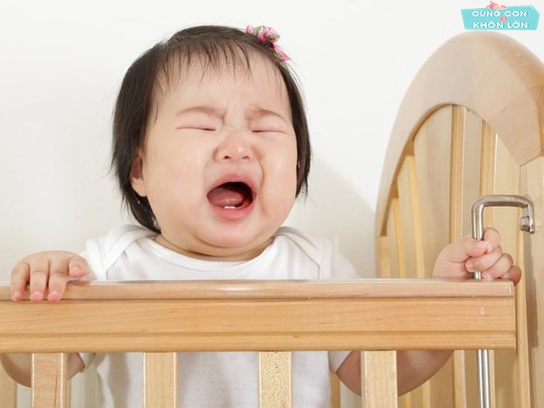 Trẻ 2 tuổi giật mình, khóc toáng khi ngủ dấu hiệu bệnh gì?
