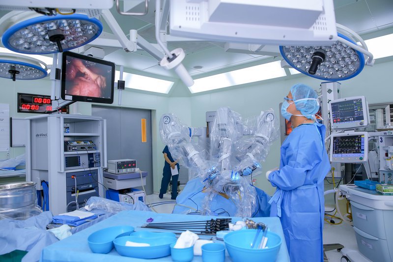 Vinmec là một trong những bệnh viện đầu tiên tại Việt Nam ứng dụng công nghệ phẫu thuật bằng robot