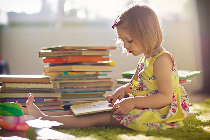 Trẻ sẽ phải trải qua 4 giai đoạn từ tập đọc, đọc sơ cấp, đọc trung cấp đến đọc nâng cao