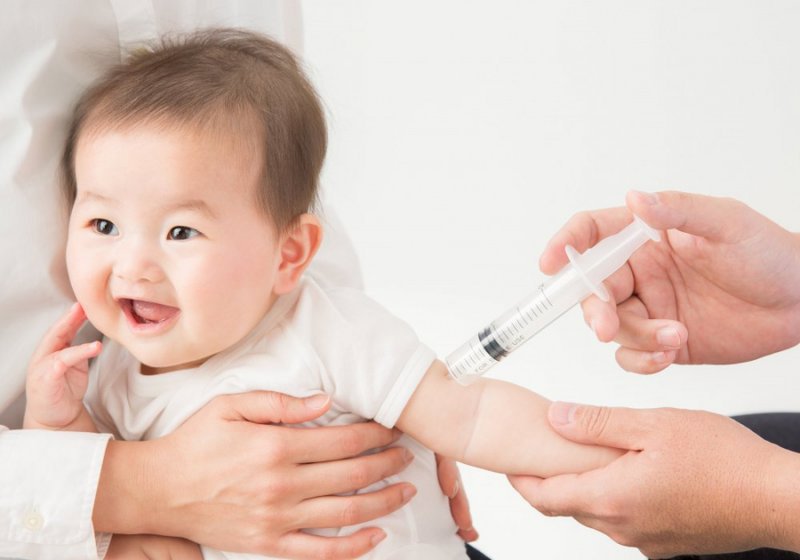 Tiêm vắc xin cho trẻ