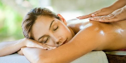 cách massage lưng để giảm mệt mỏi