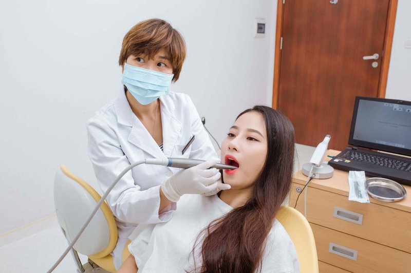 Khám răng định kỳ giúp phát hiện và giảm tình trạng chảy máu nướu răng