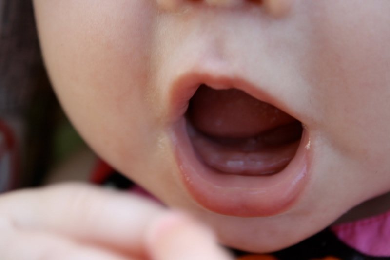 Bé 8 tháng tuổi chưa mọc răng cần bổ sung gì?