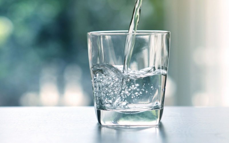 Uống nước sau bữa ăn có làm rối loạn tiêu hóa không?