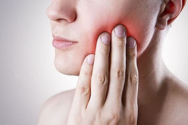 Rối loạn khớp thái dương hàm có gây nổi hạch dưới cảm không?