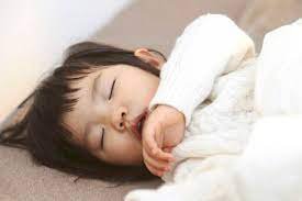 Trẻ thở nhanh khi ngủ