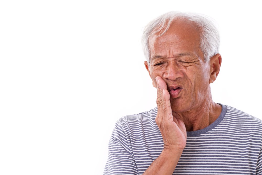 Đau răng, rụng răng ở người già có thể ảnh hưởng đến hoạt động ăn uống