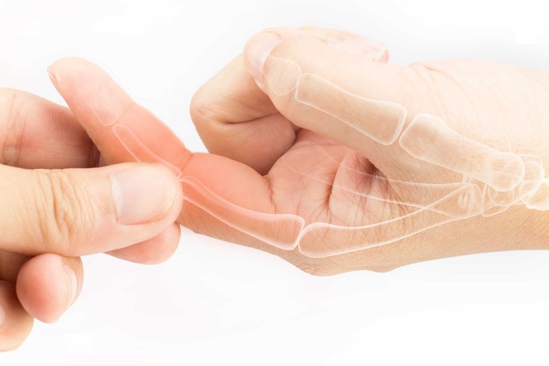 Đau khớp ngón tay là triệu chứng của bệnh gì?