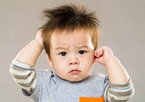 Trẻ hơn 3 tháng tuổi có vết đỏ sau đầu là dấu hiệu bệnh gì?