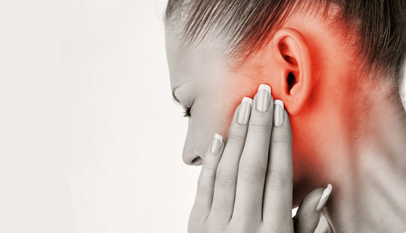 Cảm giác đầy trong tai có lẽ là triệu chứng phổ biến nhất của viêm vòi nhĩ