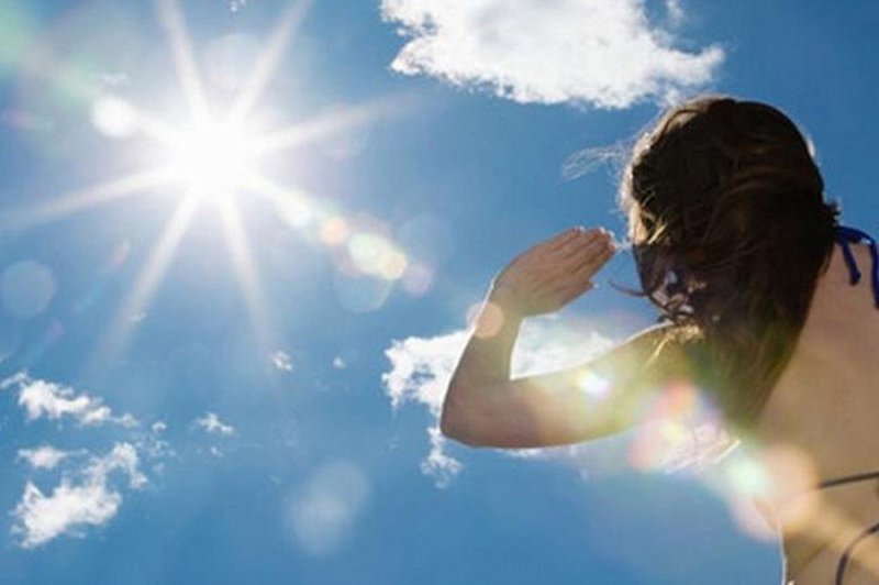 Ánh nắng mặt trời ảnh hưởng đến da như thế nào?