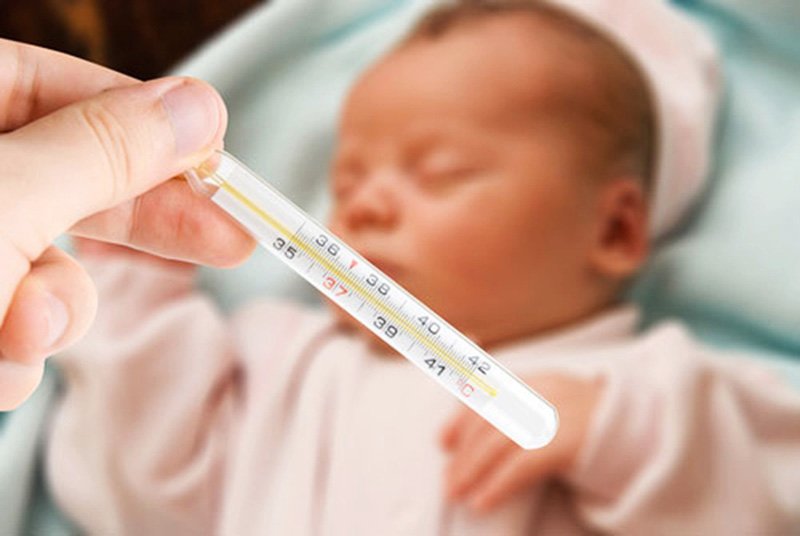 Trẻ dưới 3 tháng tuổi bị sốt phải điều trị như thế nào?