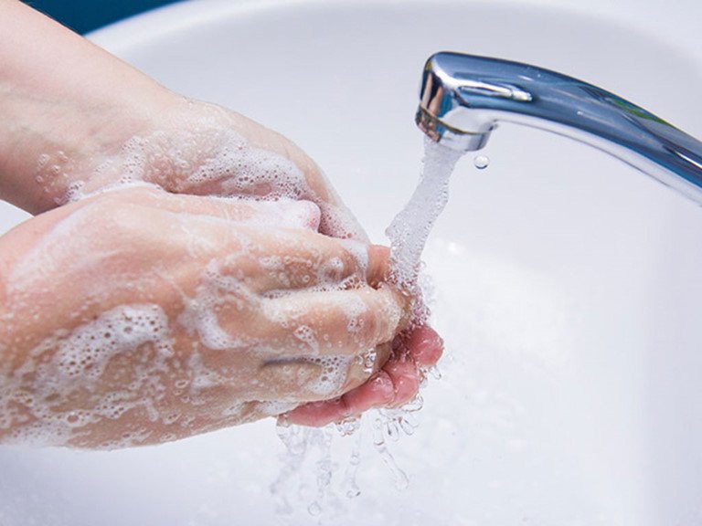 Rửa tay ngay sau khi sử dụng thuốc Numbonex