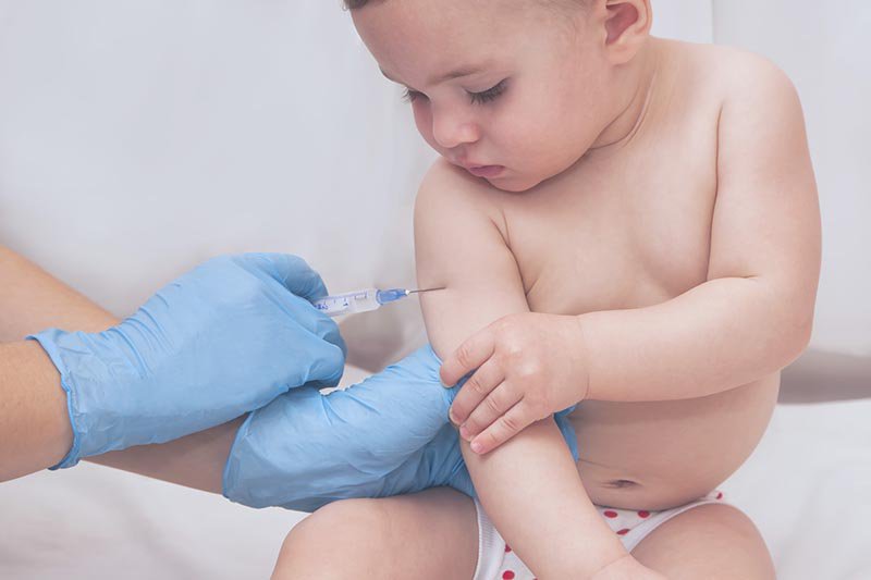 Bé gần 3 tuổi đã tiêm vắc-xin 5in1 có cần tiêm uốn ván nữa không?