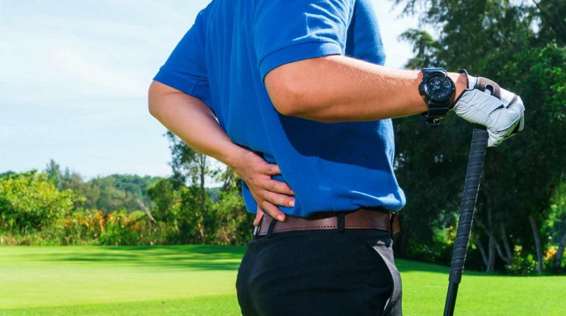 đau lưng chơi golf