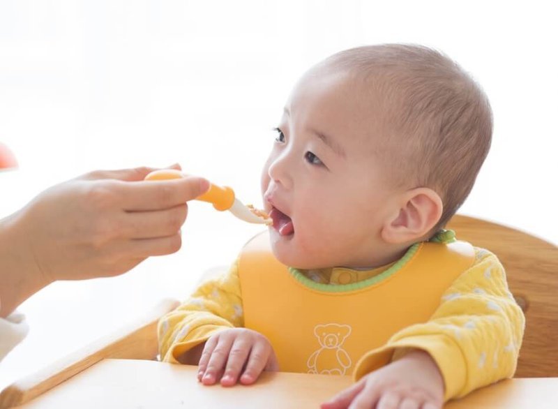 Chế độ dinh dưỡng cho trẻ 5 tháng tuổi như nào?