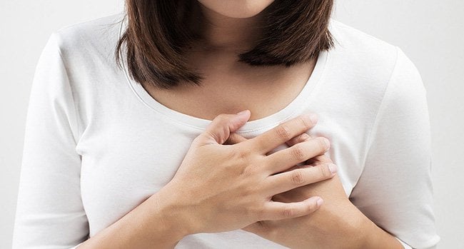 Nữ giới đau, tức ngực trái, nhịp tim nhanh là dấu hiệu bệnh gì?