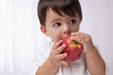 Thực đơn cho bé 5 tuổi cần được bổ sung hoa quả