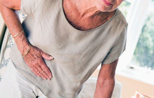 Người cao tuổi bị viêm đường tiết niệu kèm bí tiểu điều trị thế nào?