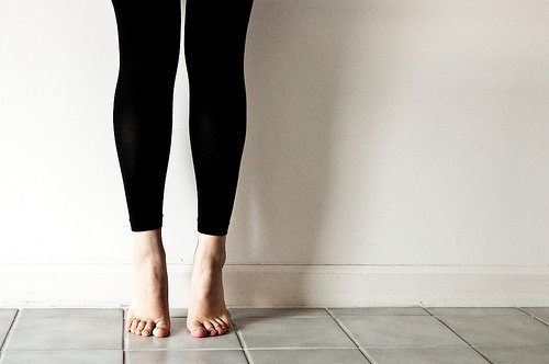 Bài tập nhón gót chân phù hợp với người bị suy giãn tĩnh mạch bàn chân