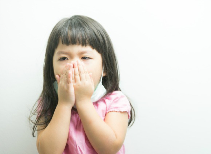 Trẻ bị viêm họng có nên cho uống kháng sinh là thắc thắc mắc của nhiều bậc cha mẹ