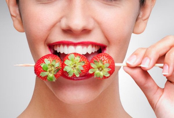 Thực phẩm và đồ uống có thể gây hại cho răng của bạn