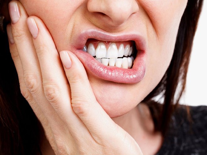 Mất răng hàm lâu năm có thể do nguyên nhân nghiến răng ảnh hưởng tới cấu trúc răng