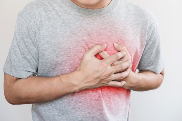 Người mắc bệnh lý tim mạch nên hạn chế ngâm bồn nước nóng