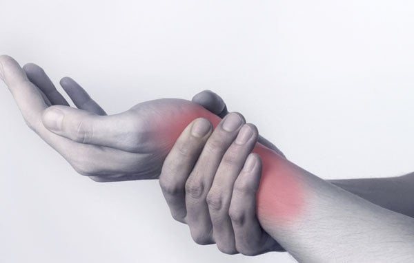 Nam giới đau nhức tay nguyên nhân là gì?