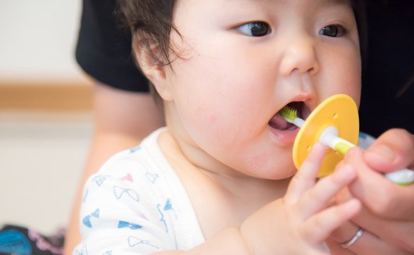 Chăm sóc răng miệng cho trẻ bị tim bẩm sinh