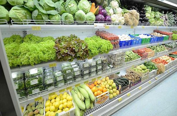 Cách bảo quản rau tươi lâu có liên quan tới vị trí rau được đặt trên kệ bán trong cửa hàng