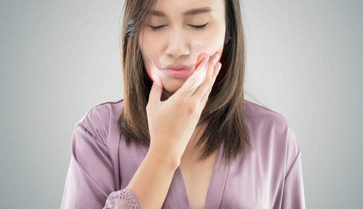 Nữ giới đau xương hàm gần tai nguyên nhân là gì?