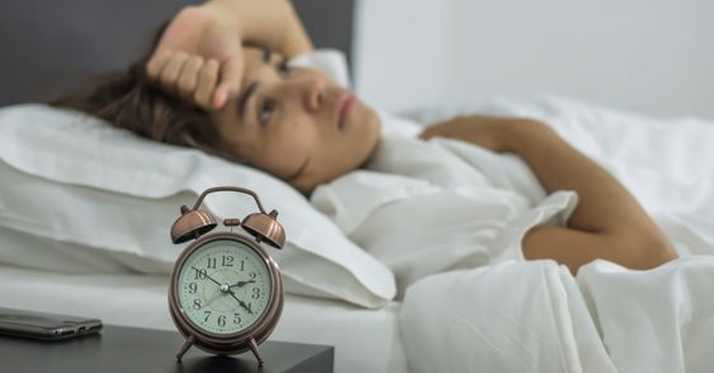 Mất ngủ kèm tim đập nhanh khi ngủ có sao không?