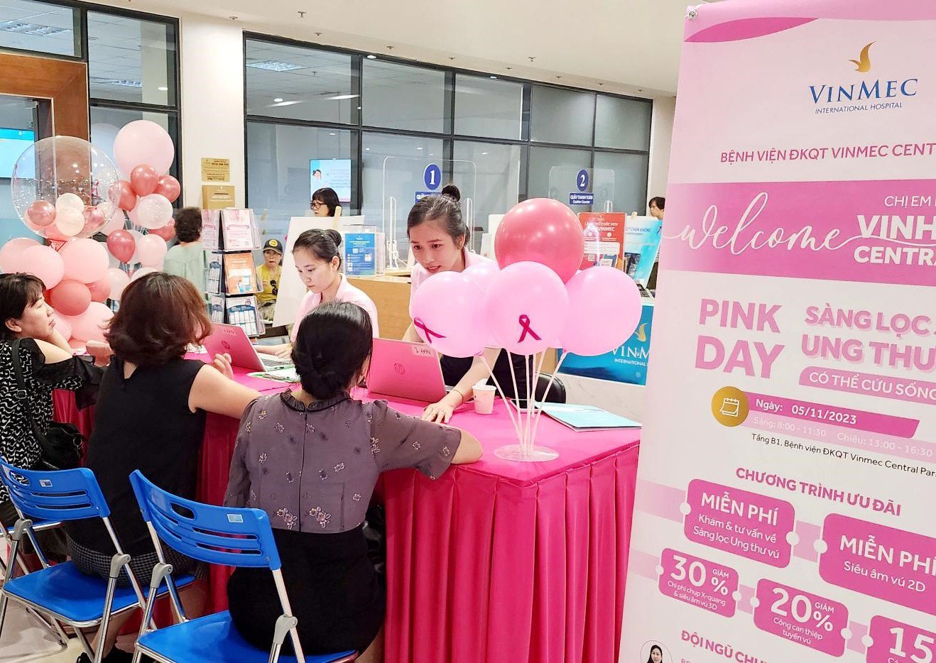 Pink Day thu hút đông đảo chị em cư dân Vinhomes đến tham gia trải nghiệm dịch vụ cao cấp cũng như trau dồi kiến thức về sức khỏe vú