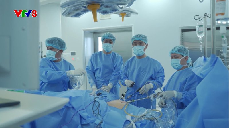 Đại phẫu cắt đoạn đại trực tràng, loại bỏ khối u có thể nhẹ nhàng hơn rất nhiều nhờ kỹ thuật nội soi tiên tiến nhưng cũng đòi hỏi bác sĩ – phẫu thuật viên có đủ trình độ chuyên môn