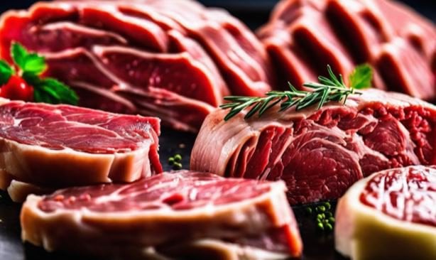 Về vấn đề thiếu máu cơ tim không nên ăn gì, thịt đỏ là loại thực phẩm thường được khuyến cáo nên giảm tối đa cho người bệnh
