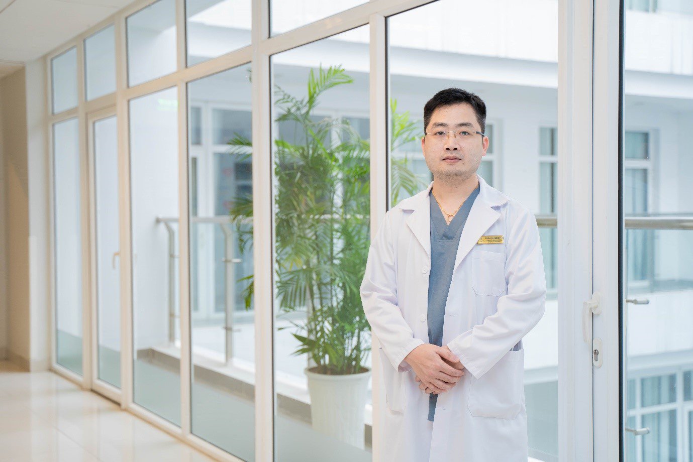 TS.BS Đặng Quang Huy – phẫu thuật viên chính dẫn dắt ekip mổ