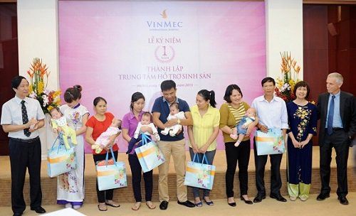 
Trung tâm hỗ trợ sinh sản IVF Vinmec đã thực hiện hỗ trợ sinh sản cho trên 1000 cặp vợ chồng hiếm muộn
